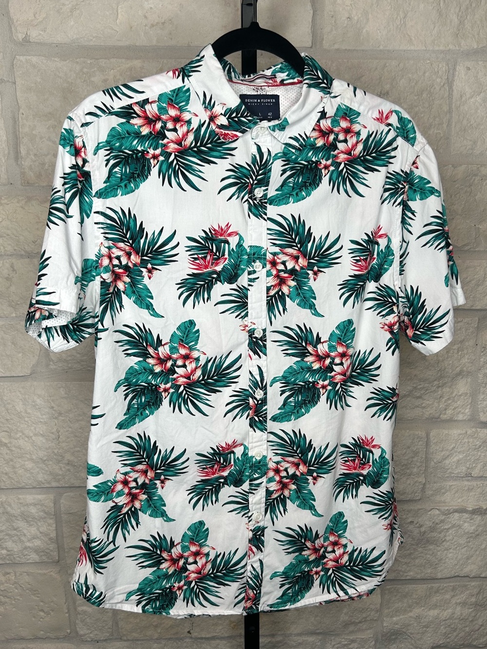 Denim & Flower by Ricky Singh Tropical Floral Button-Down Shirt.  Large Slim Fit